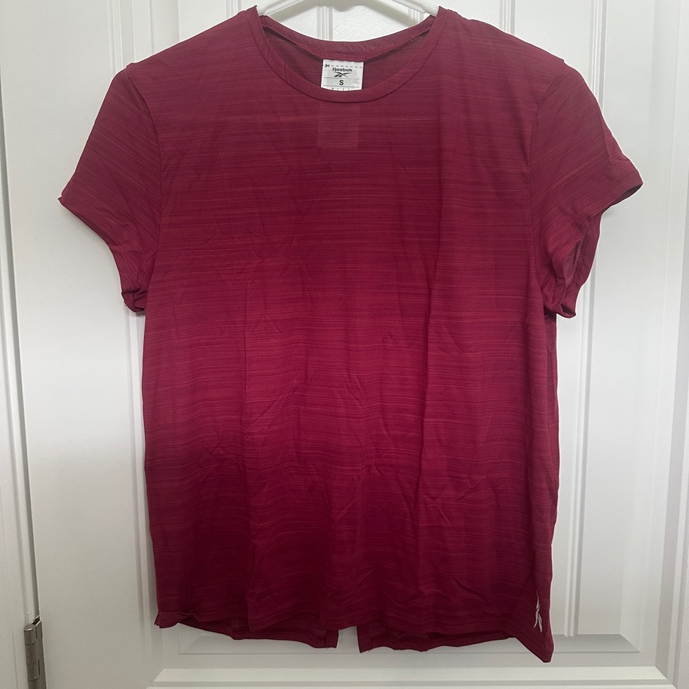 Reebok Maroon Short Sleeve Tee size small
